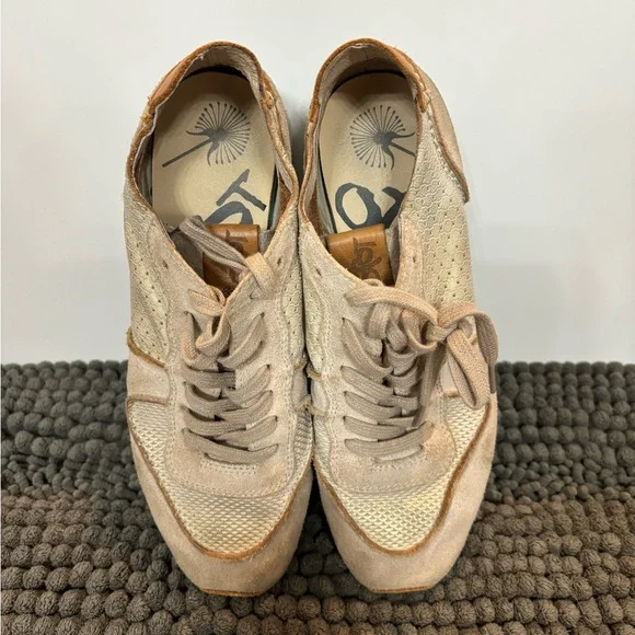 OTBT Women’s Snowbird Leather Sneakers - Picture 2 of 5